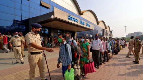 Un hombre acusa a policías de clavar sus manos y pies por no usar mascarilla en la India, pero ellos lo niegan