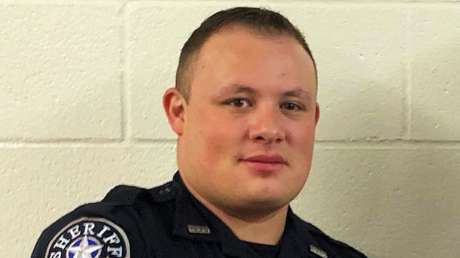 Un oficial antivacunas del Departamento del Sheriff de Denver en EE.UU. muere por covid-19