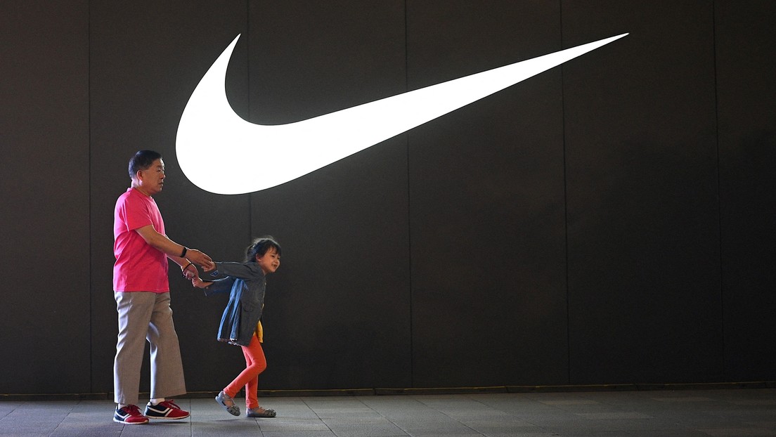 China acusa a marcas como Nike y H&M de fabricar artículos nocivos para niños e impide importar 81 lotes con sus productos