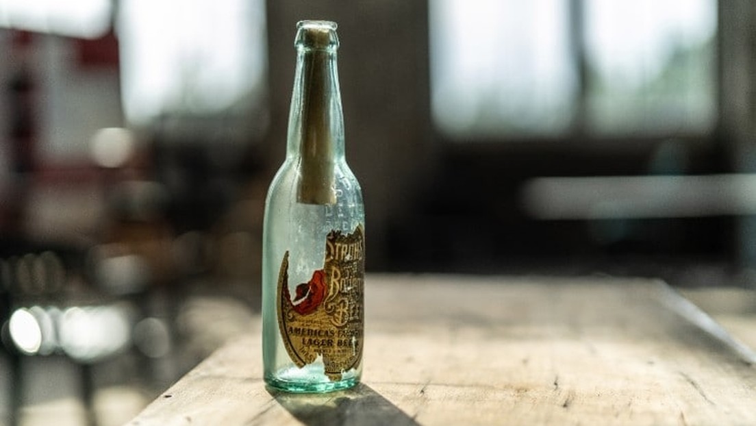 FOTOS: Descubren una botella de cerveza de hace 108 años con un mensaje durante trabajos en la Estación Central de Míchigan