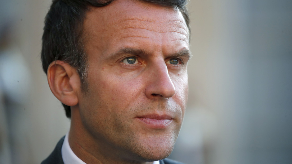 VIDEO: Un hombre abofetea al presidente Macron durante su visita al sureste de Francia