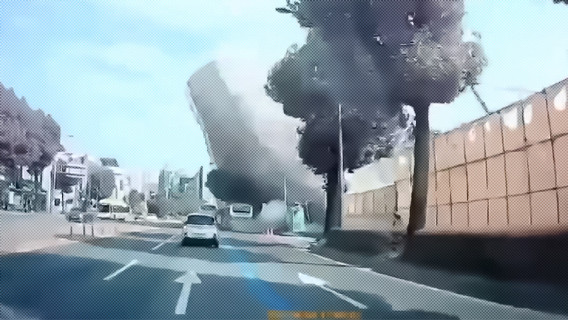 VIDEO: El momento del mortífero derrumbe de un edificio sobre una autovía en Corea del Sur