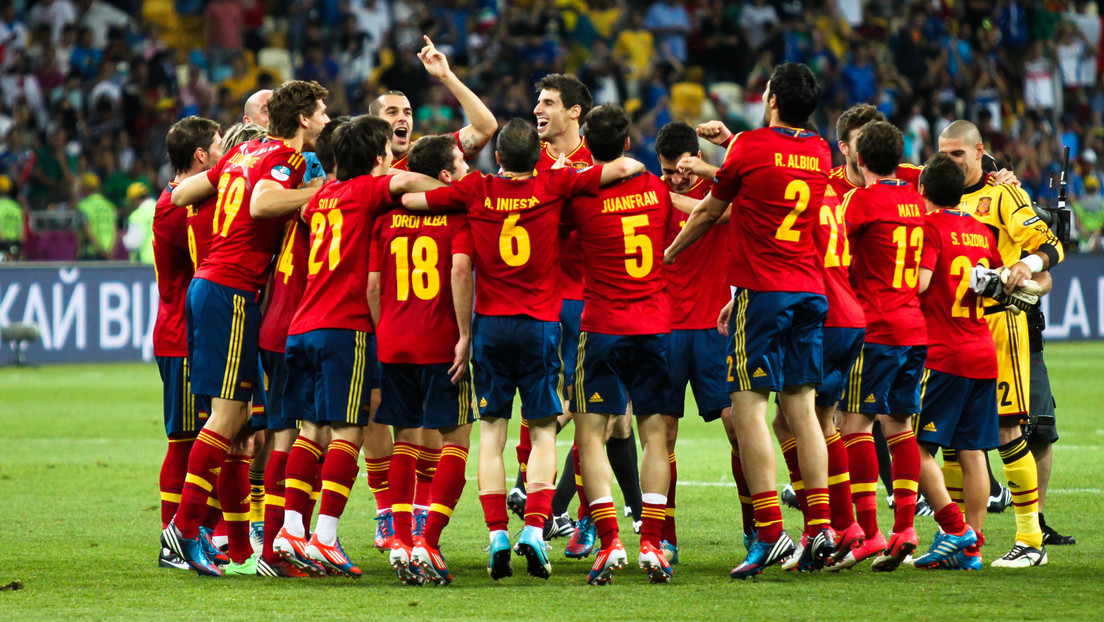 España dividida por la vacunación a la selección de fútbol: ¿un bien nacional o un grupo de privilegiados?