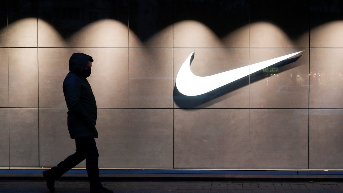 FOTO: Nike 'tropieza' con una palabra griega en el diseño de sus nuevas zapatillas (y la Red no perdona)