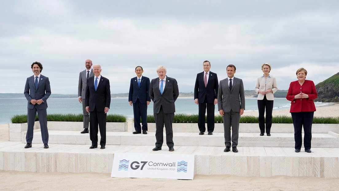 Publican la foto de los líderes de la cumbre del G7 manteniendo distancia social y la Red estalla con bromas