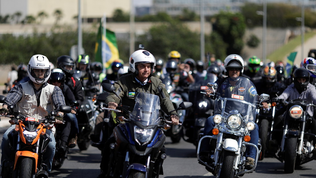 Multan a Bolsonaro por no usar una mascarilla durante un recorrido con sus partidarios en motocicletas