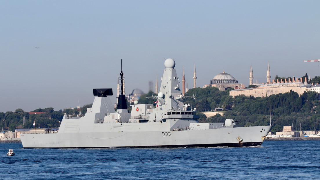 Dos buques de guerra de la OTAN entran en el mar Negro y son vigilados por Rusia