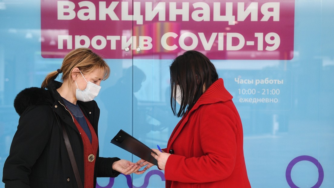 Moscú introduce la vacunación obligatoria para varios profesionales, incluidos los del sector servicios