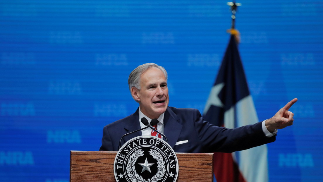 El Gobernador de Texas aprueba un proyecto de ley que elimina las limitaciones para portar armas de fuego