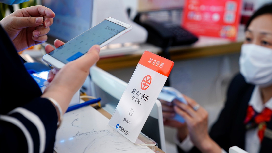 El mayor banco de China permite convertir yuanes digitales en efectivo en más de 3.000 cajeros automáticos