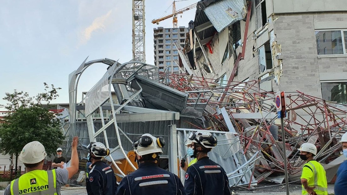 Cinco muertos y nueve heridos por el derrumbe parcial de una escuela en construcción en Bélgica (VIDEO)