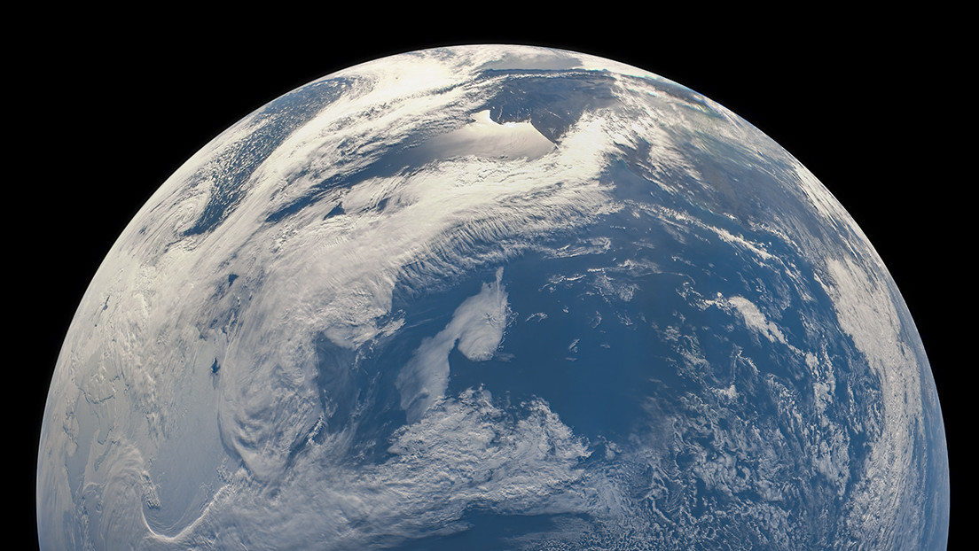 Sacan 'brillo' a las espectaculares imágenes de la Tierra que tomó la sonda espacial Juno en 2013 (FOTOS)