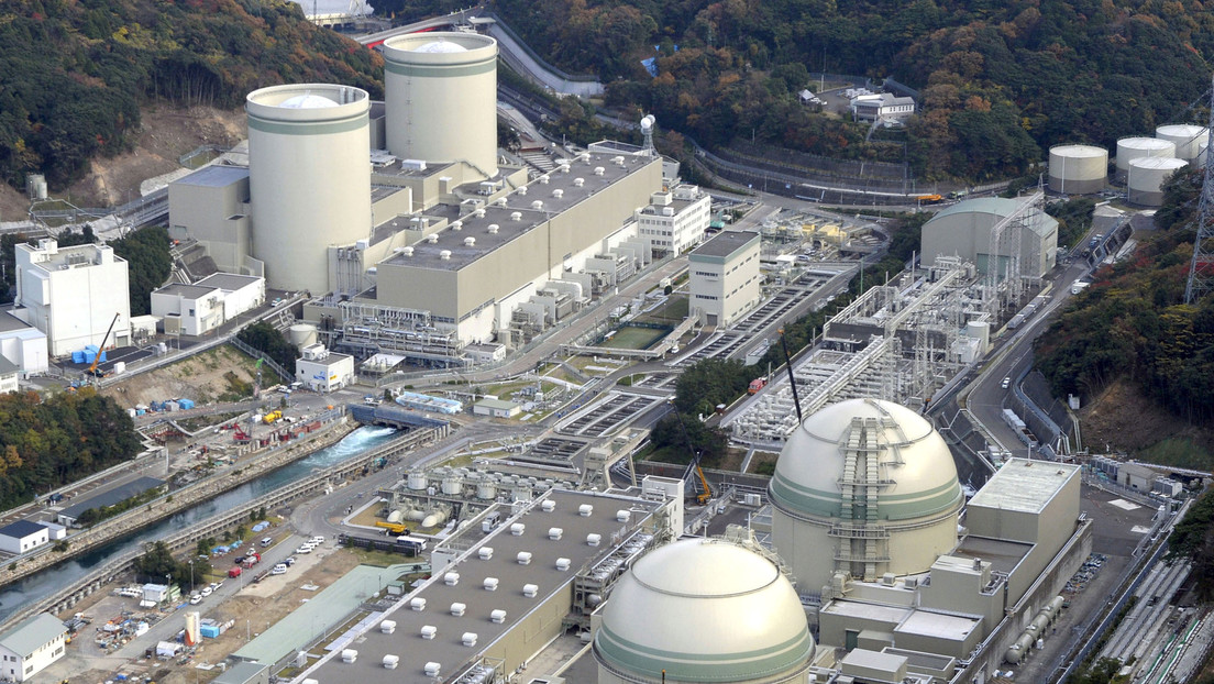 Japón reinicia un reactor nuclear de más de 40 años pese a la oposición pública