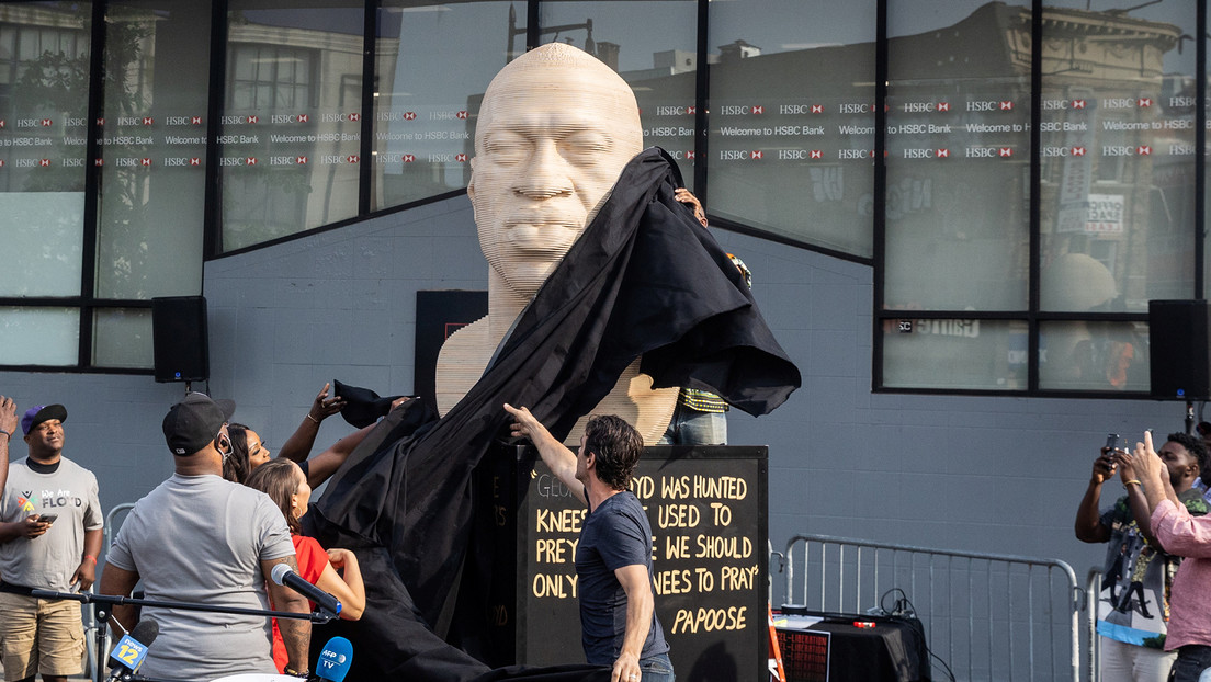 Vandalizan la estatua de George Floyd en Brooklyn pocos días después de ser inaugurada