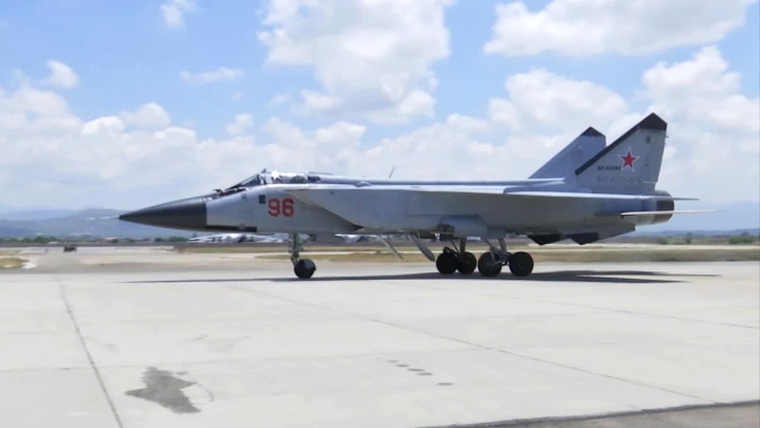 VIDEO: Cazas MiG-31K equipados con misiles hipersónicos realizan maniobras en el Mediterráneo