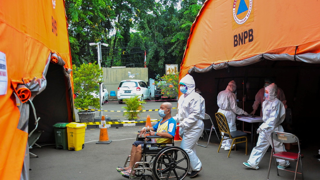Indonesia alcanza un nuevo récord de infecciones diarias por covid-19 con su sistema sanitario al borde del colapso