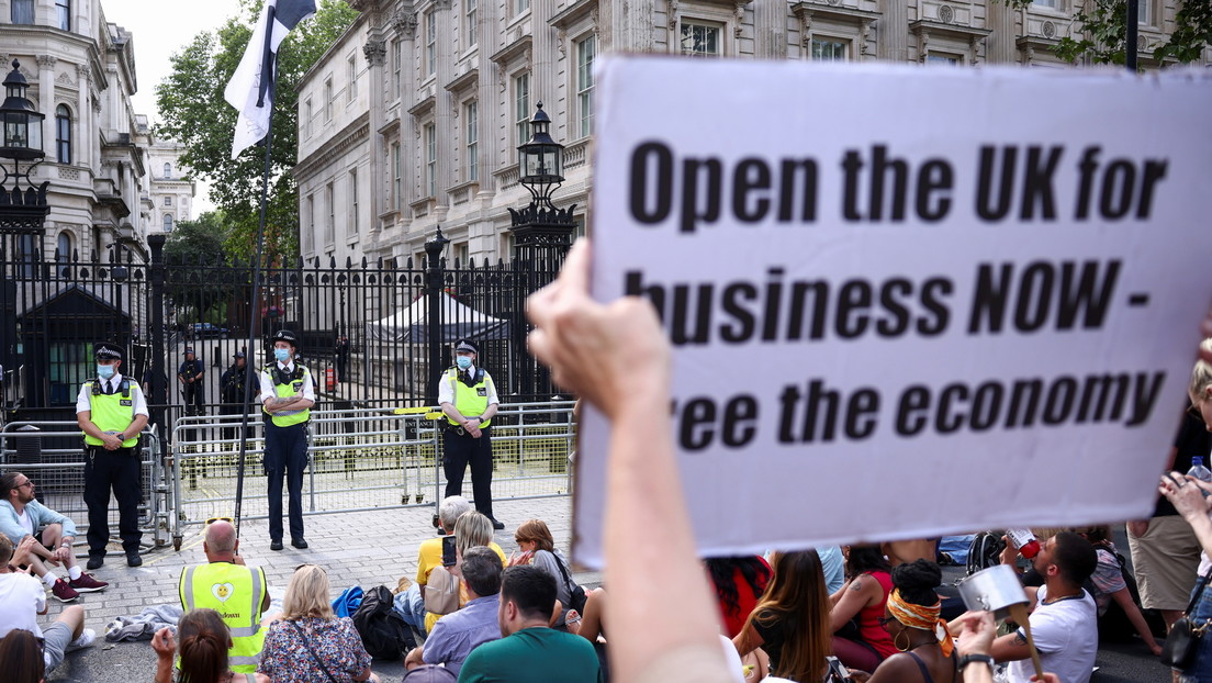 Miles de personas protestan en la capital del Reino Unido contra las restricciones de la pandemia (FOTOS, VIDEOS)