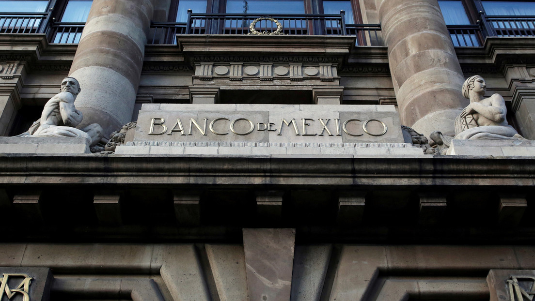 Multimillonario quiere que su banco sea el primero de México en usar el bitcóin y las autoridades bancarias le responden