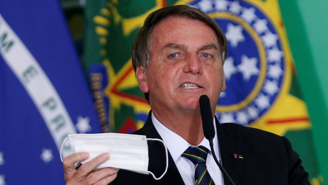Las supuestas irregularidades en una factura para la compra millonaria de una vacuna india ponen otra piedra en el zapato de Bolsonaro