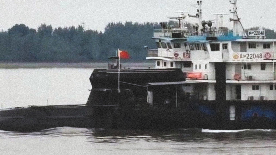 Aparecen en la Red imágenes de un submarino chino que presenta una torreta de nuevo tipo