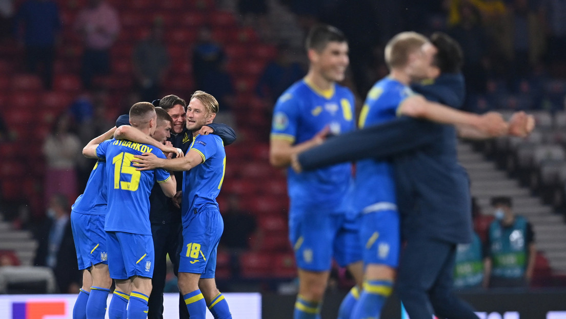 Ucrania vence a Suecia 2:1 y por primera vez pasa a los cuartos de final de una Eurocopa