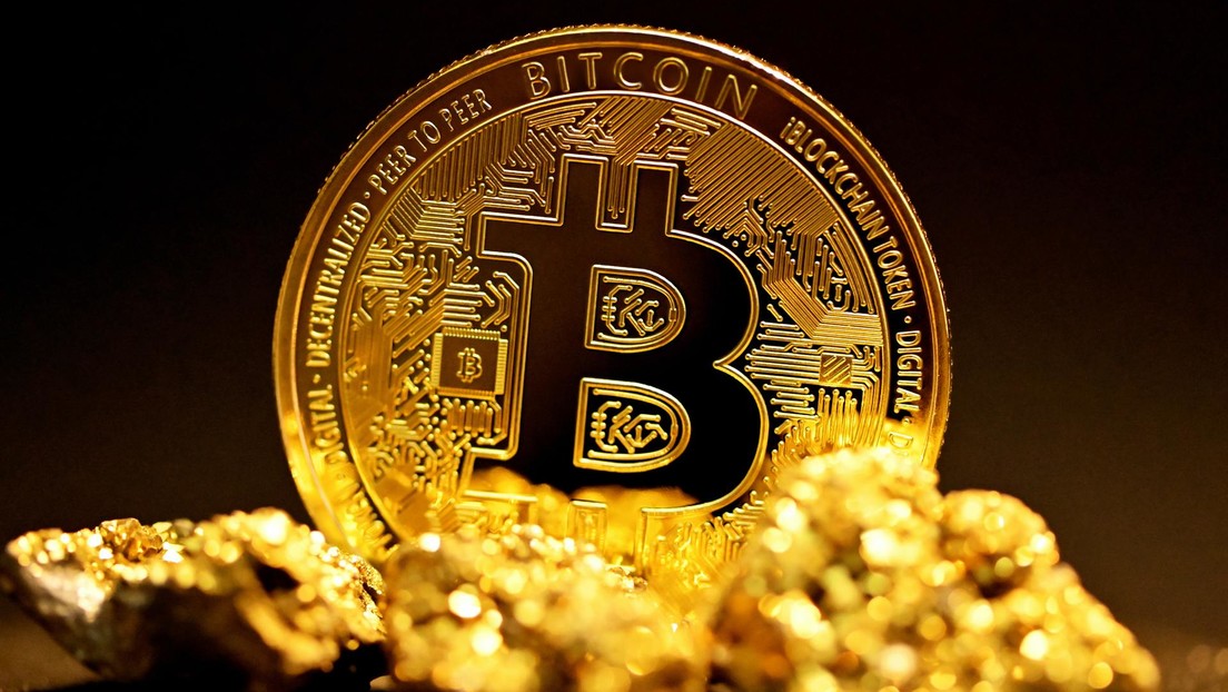 El inversor Robert Kiyosaki predice "la mayor caída de la historia mundial" y recomienda comprar oro, plata y bitcoines