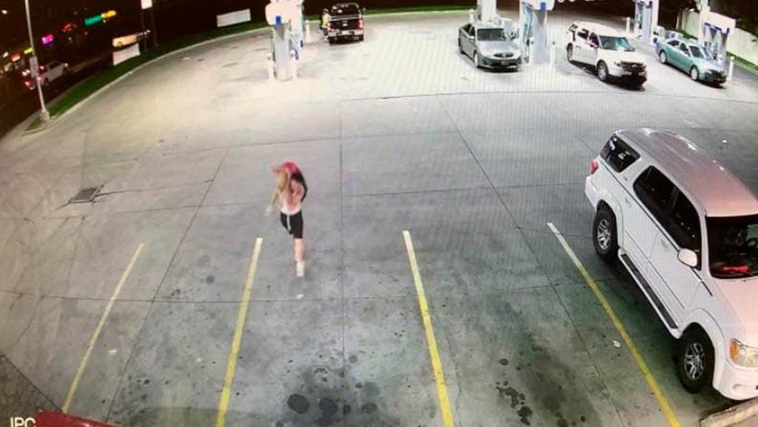 VIDEO: Un hombre secuestra a una mujer en una gasolinera en EE.UU. frente a  testigos