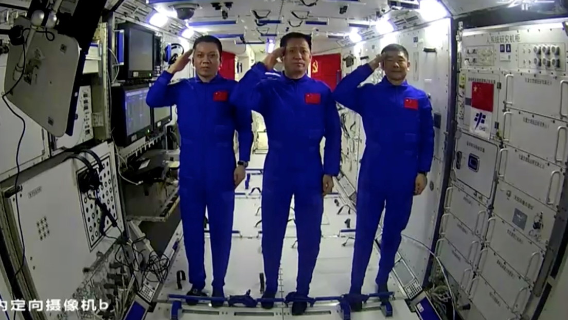 Astronautas chinos felicitan al Partido Comunista por su centenario desde la nueva estación espacial del país (VIDEO)