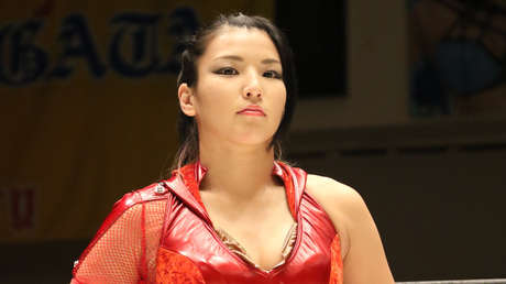 Comentarista en español de la principal rival de la WWE es grabado al burlarse del acento japonés de la campeona Hikaru Shida y lo despiden