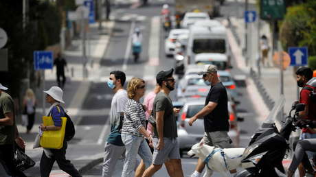Israel levantará la obligación de usar mascarillas dentro de edificios, una de las últimas restricciones importantes de la pandemia