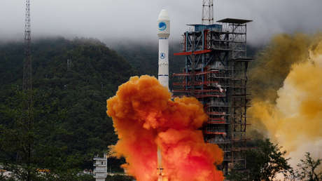 FOTO: China prueba con éxito un paracaídas para el aterrizaje seguro de escombros de cohetes