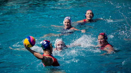 Una docena de jugadoras estadounidenses de waterpolo recibirá casi 14 millones de dólares tras una demanda por abuso sexual