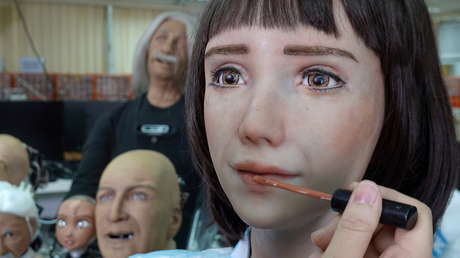 'Nace' en Hong Kong la primera robot enfermera para tratar a pacientes con covid-19
