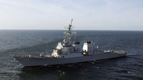 El destructor de la Armada estadounidense Laboon entra en el mar Negro