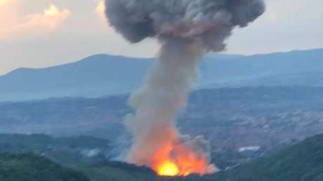 Al menos tres heridos tras unas explosiones en una fábrica de municiones en Serbia por segunda vez en un mes (VIDEOS)