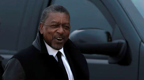 El multimillonario Robert L. Johnson insta a EE.UU. a indemnizar a los descendientes de esclavos negros con 14 billones de dólares