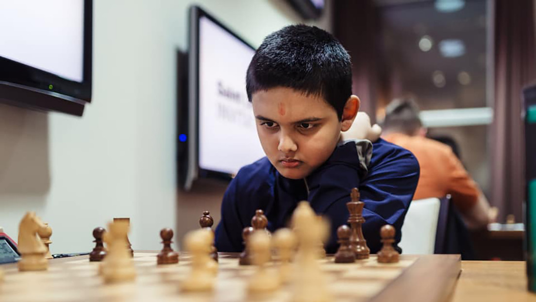 Con tan solo 12 años, un ajedrecista prodigio se convierte en el Gran Maestro más joven de la historia