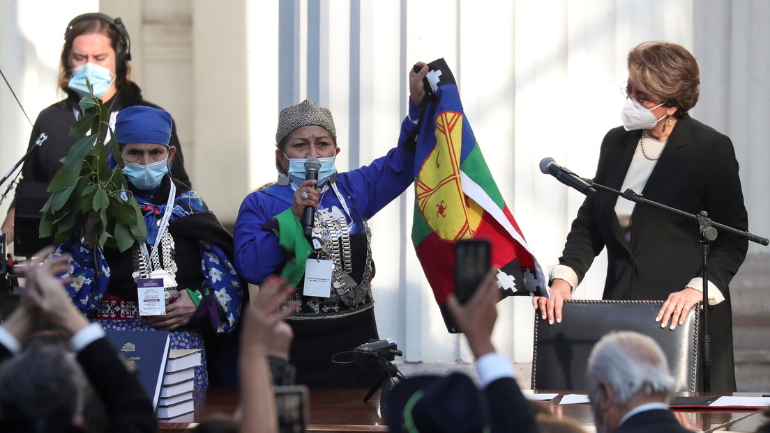 Elisa Loncón, representante del pueblo mapuche, es elegida para presidir la convención que redactará la nueva Constitución de Chile