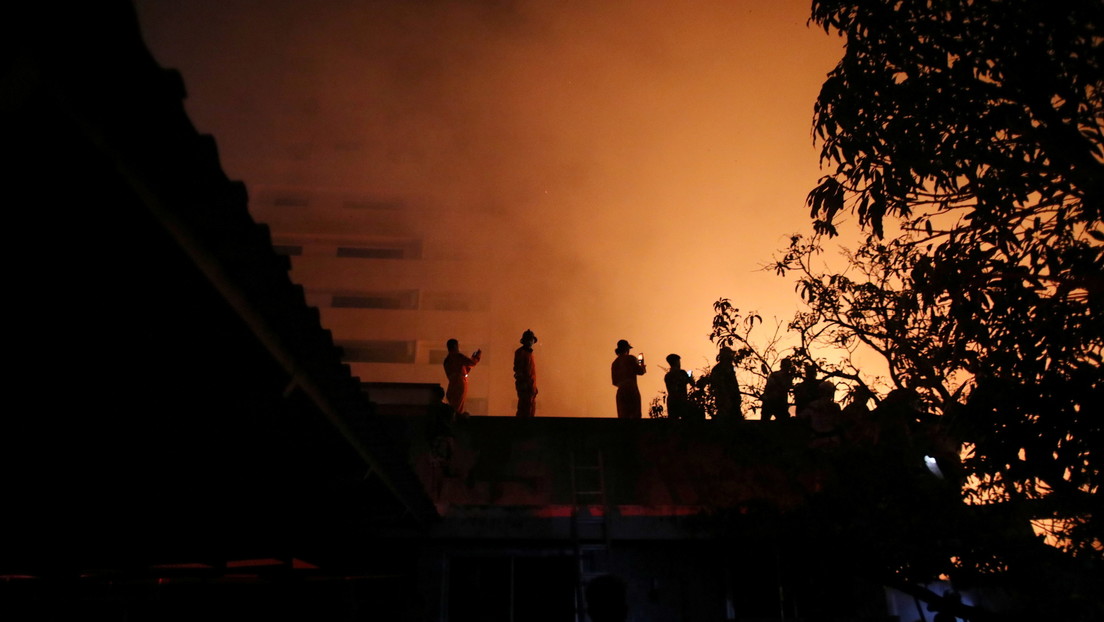 VIDEO: Momento exacto de la enorme explosión en una fábrica de productos químicos cerca de Bangkok