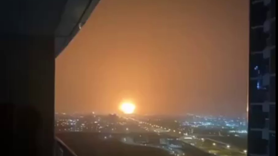 Una fuerte explosión sacude el puerto emiratí de Jebel Ali (VIDEO)