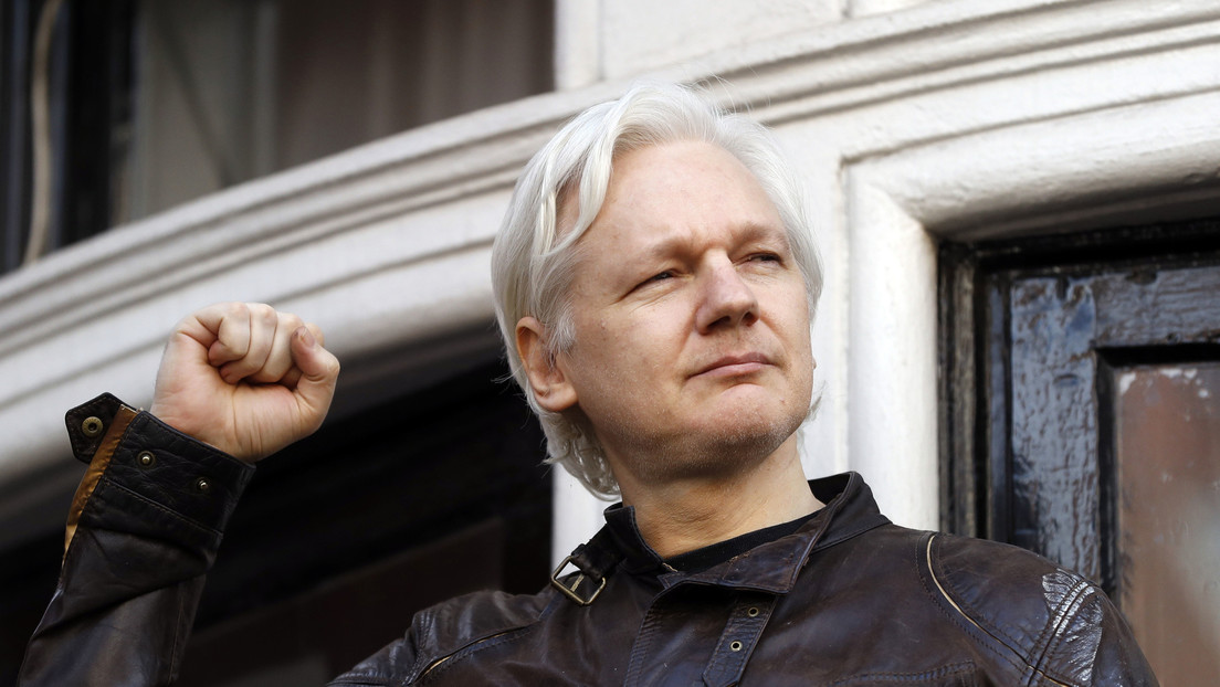 La Policía española certifica los indicios de espionaje contra Assange en la Embajada de Ecuador