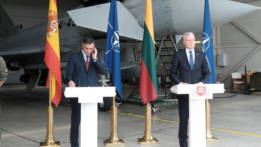 VIDEO: Una alerta aérea interrumpe una rueda de prensa de Pedro Sánchez y el presidente de Lituania 