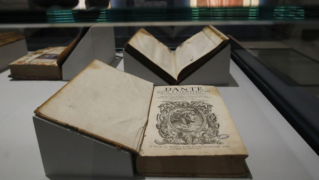 Una monja descubre manuscritos del poeta italiano Dante Alighieri