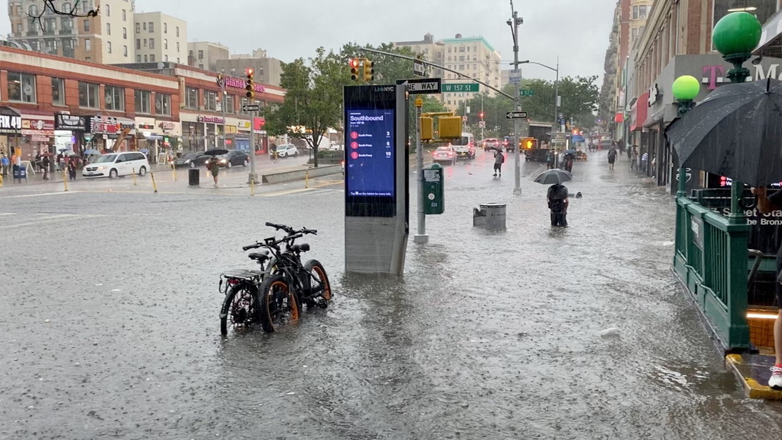 VIDEOS: Una tormenta inunda el metro de Nueva York y los expertos advierten que "el cambio climático está aquí"