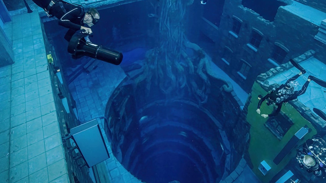 La piscina más profunda del mundo se inaugura en Dubái e incluye una 'ciudad submarina' para explorar