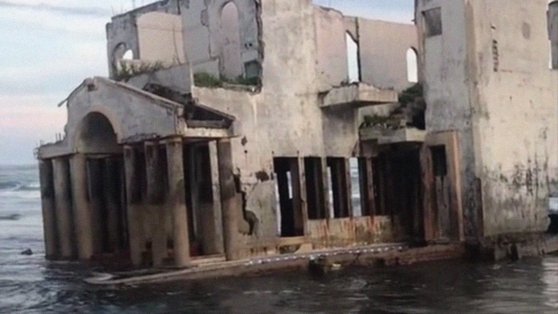VIDEO: Una misteriosa mansión abandonada en una playa de El Salvador cautiva a la Red