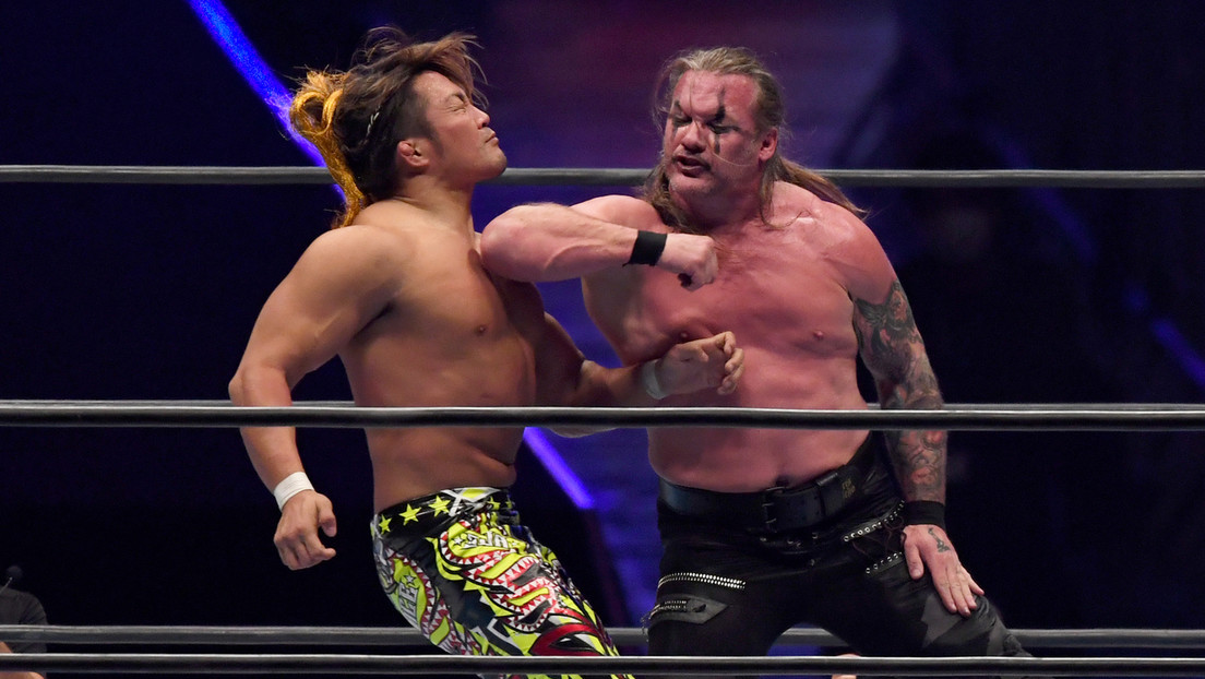 VIDEO: Un fan trata de invadir el ring en pleno 'show' de lucha libre y termina golpeado por el icónico Chris Jericho
