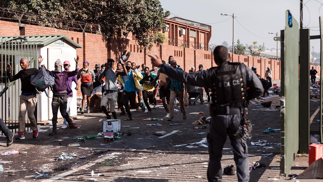 Al menos 6 muertos y más de 200 detenidos en los disturbios por el encarcelamiento del expresidente acusado de corrupción: ¿qué pasa en Sudáfrica?