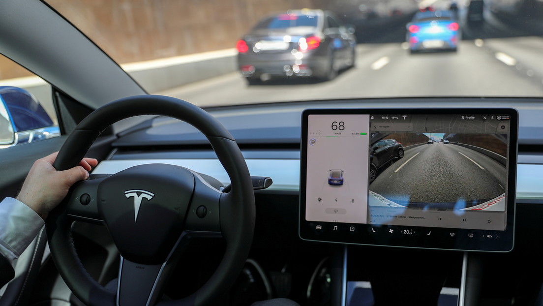 VIDEOS: Tesla lanza su muy esperada nueva versión beta del piloto automático completo