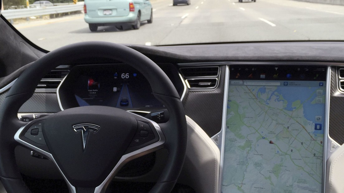 Elon Musk aconseja "ser paranoico" con la versión beta de la nueva actualización del sistema de conducción autónoma de Tesla